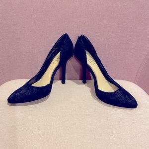 BCBG lacy heels lightly used size 7.5